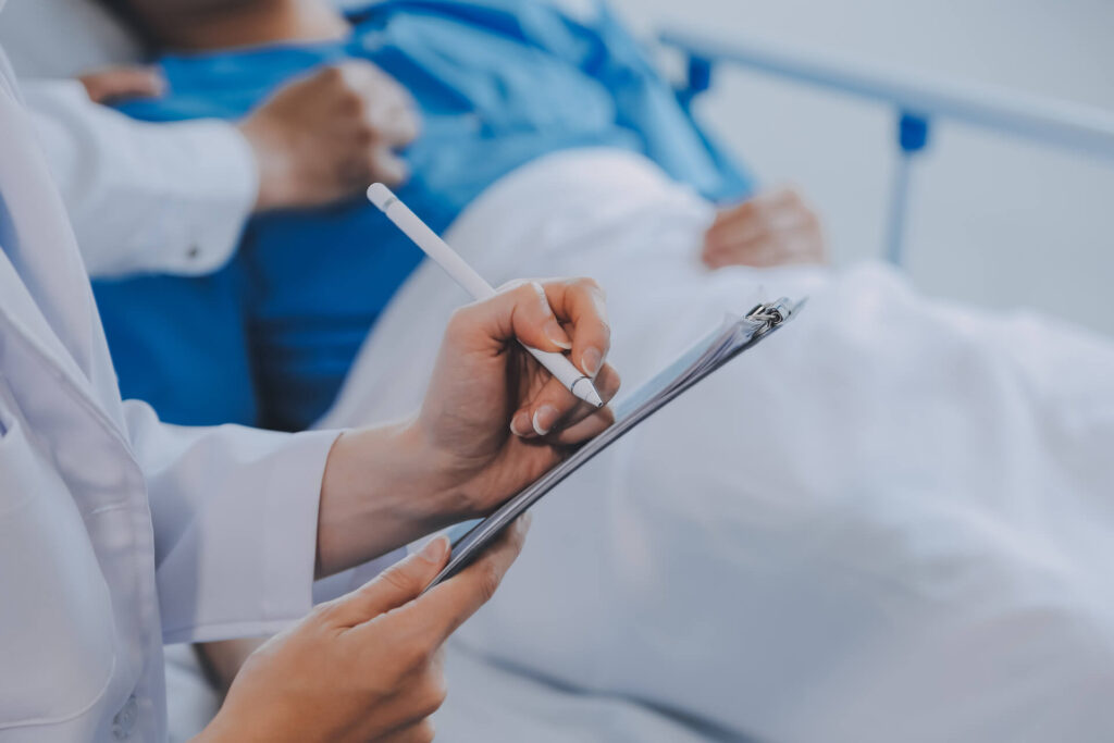 overnight admission_doctor with clipboard